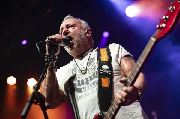 Peter Hook and The Light