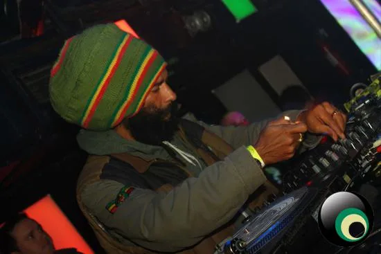 Sensi-Tize Vs. Bassjam