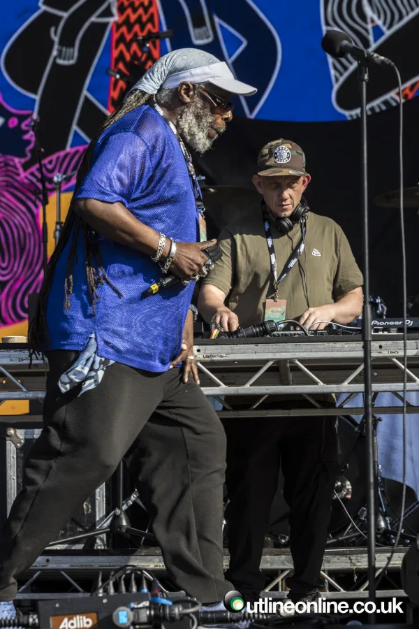 UB40 ft Ali Campbell - Forest Live