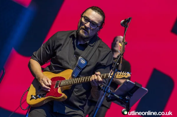 UB40 ft Ali Campbell - Forest Live