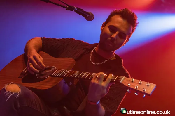 Nothing But Thieves( Acoustic)