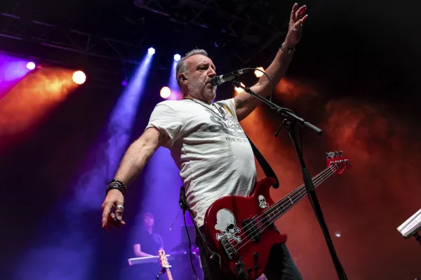 Peter Hook and The Light