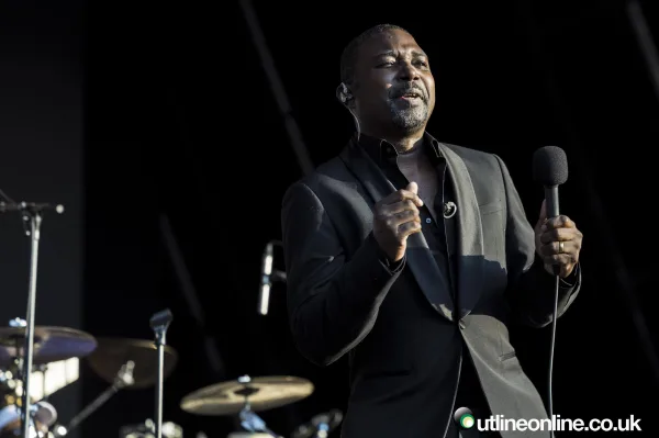 UB40 ft Ali Campbell - Forest Live