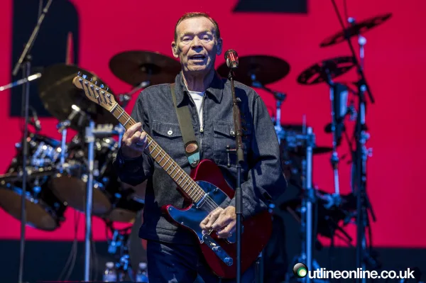 UB40 ft Ali Campbell - Forest Live