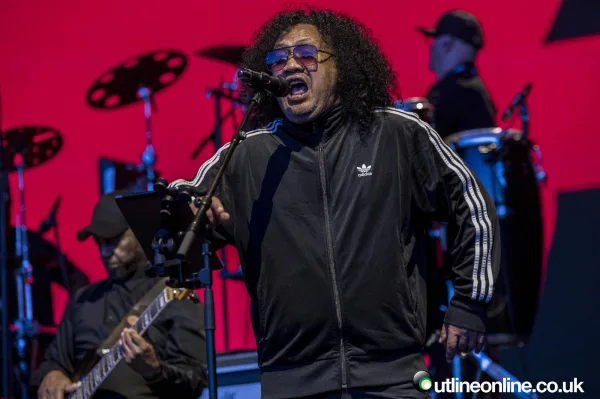 UB40 ft Ali Campbell - Forest Live