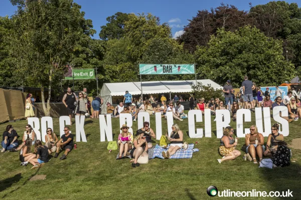 Rock'n'Roll Circus: Circus and Crowds