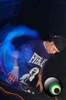 Sensi-Tize Vs. Bassjam