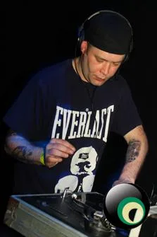 Sensi-Tize Vs. Bassjam