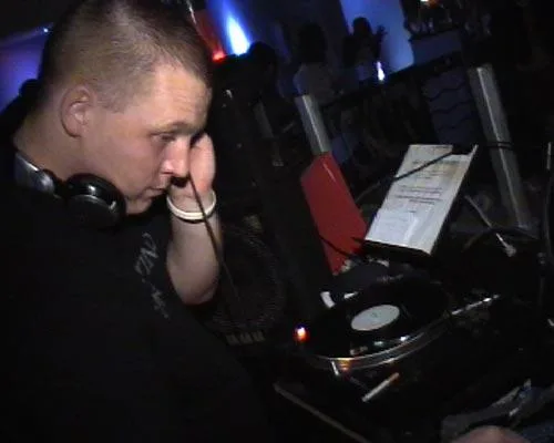 DJ EZ