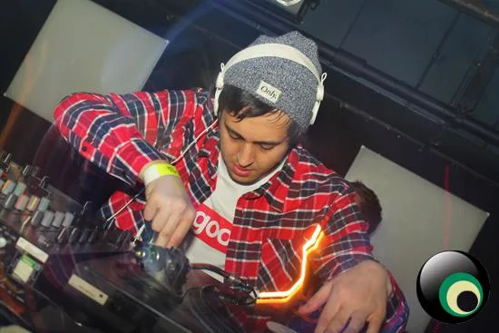 Sensi-Tize Vs. Bassjam