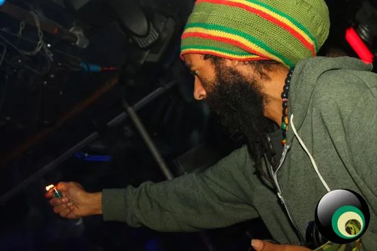 Sensi-Tize Vs. Bassjam