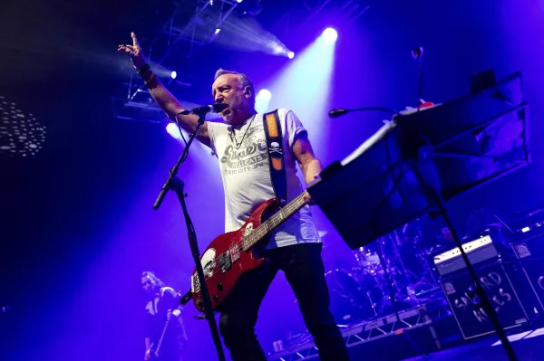 Peter Hook and The Light