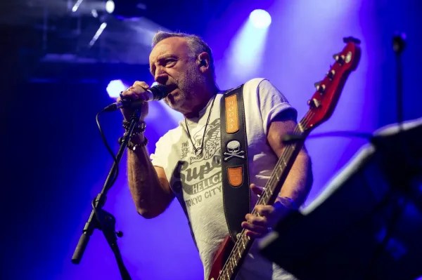 Peter Hook and The Light