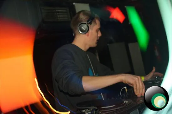 Sensi-Tize Vs. Bassjam