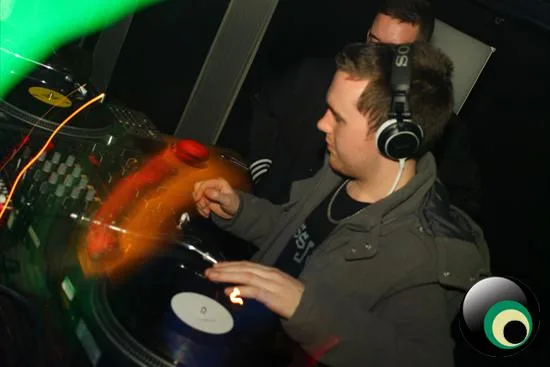 Sensi-Tize Vs. Bassjam