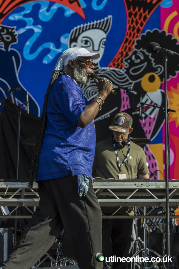 UB40 ft Ali Campbell - Forest Live