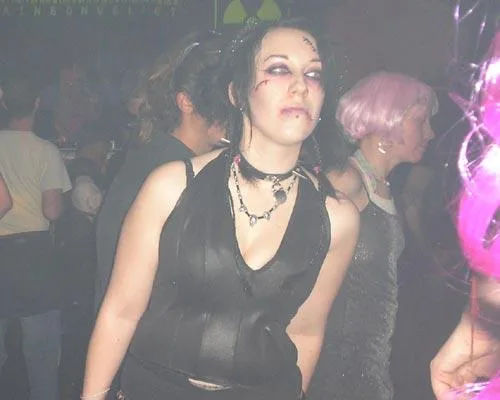 Chains_on_Velvet