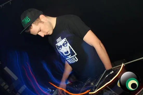 Sensi-Tize Vs. Bassjam