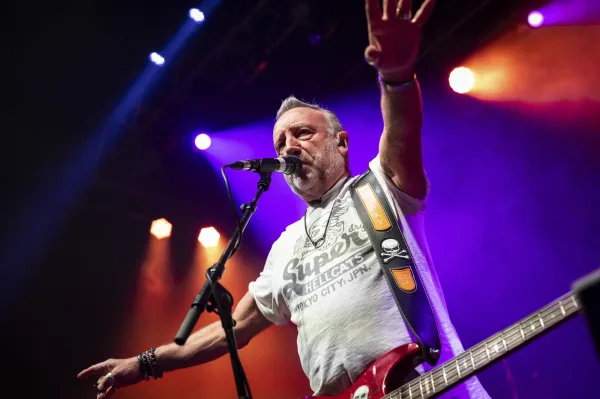 Peter Hook and The Light