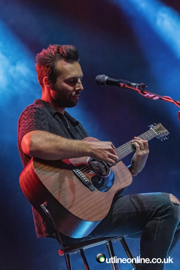 Nothing But Thieves( Acoustic)