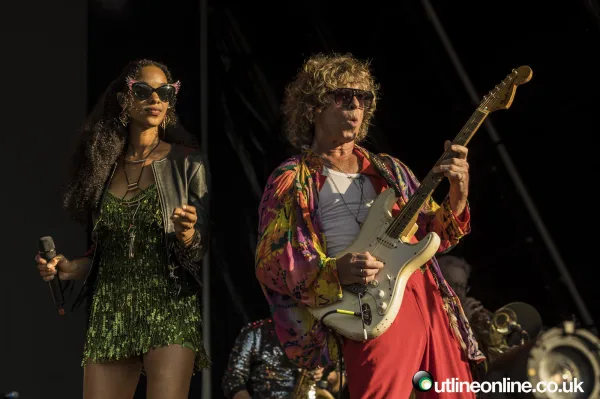 Nile Rodgers & Chic- Forest Live