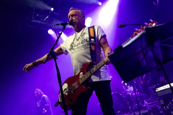 Peter Hook and The Light