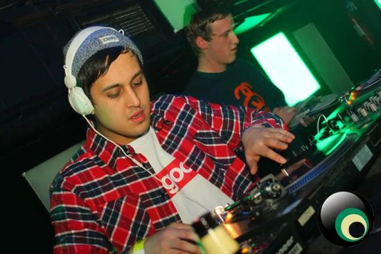 Sensi-Tize Vs. Bassjam