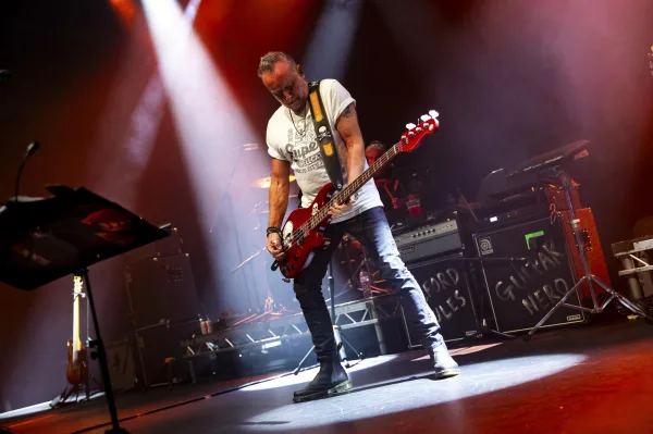 Peter Hook and The Light