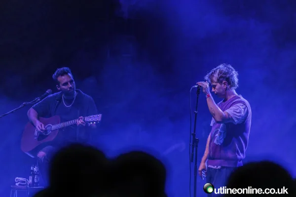Nothing But Thieves( Acoustic)