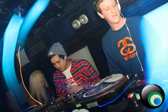 Sensi-Tize Vs. Bassjam