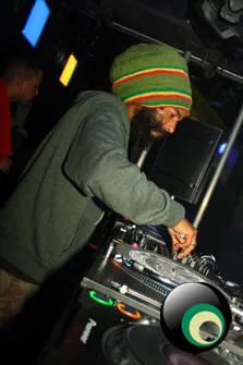 Sensi-Tize Vs. Bassjam