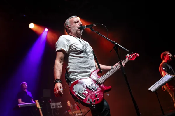 Peter Hook and The Light