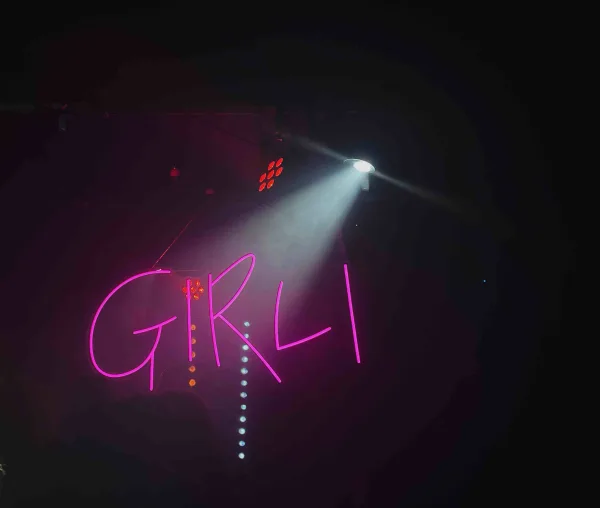 GIRLI - JULY JONES - LEDBYHER