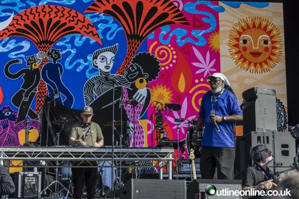 UB40 ft Ali Campbell - Forest Live