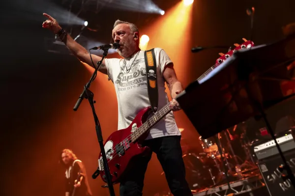 Peter Hook and The Light