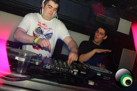 Sensi-Tize Vs. Bassjam