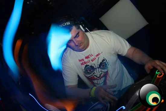 Sensi-Tize Vs. Bassjam