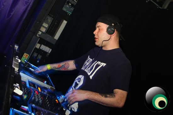 Sensi-Tize Vs. Bassjam