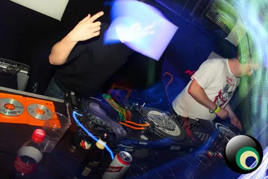 Sensi-Tize Vs. Bassjam