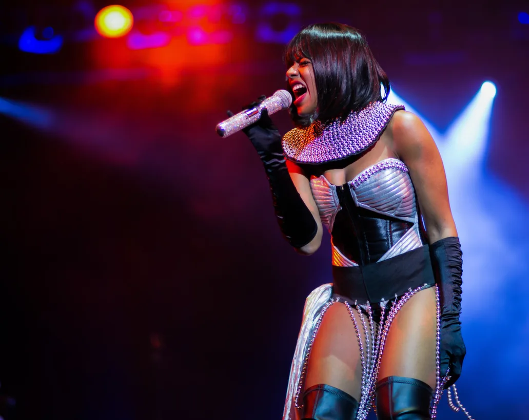 Whitney - Queen Of The Night