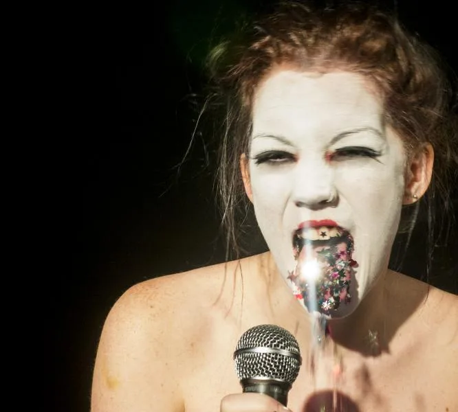 Grace Savage - Beatboxer